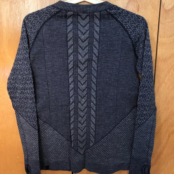 Ivivva Lululemon Fly Tech Long Sleeve Navy Shirt - Picture 2 of 4